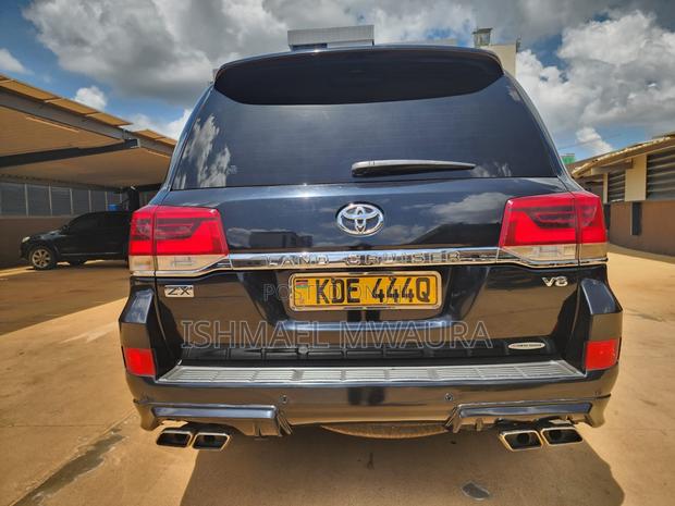 Toyota Land Cruiser 4.6 V8 ZX 2016 Black