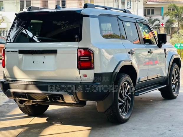 Toyota Land Cruiser Prado 2.8 2024 White
