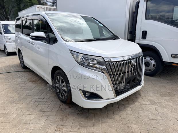 Toyota Esquire 2.0 FWD (7 seater) 2019 White