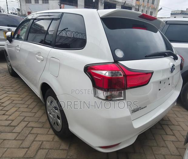 Toyota Corolla Fielder 2018 White