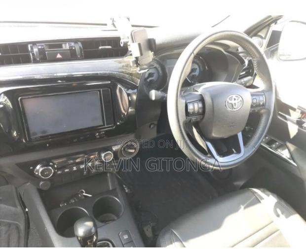 Toyota Hilux 2020 White