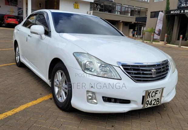 Toyota Crown 2009 White