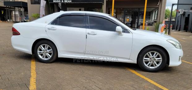 Toyota Crown 2009 White