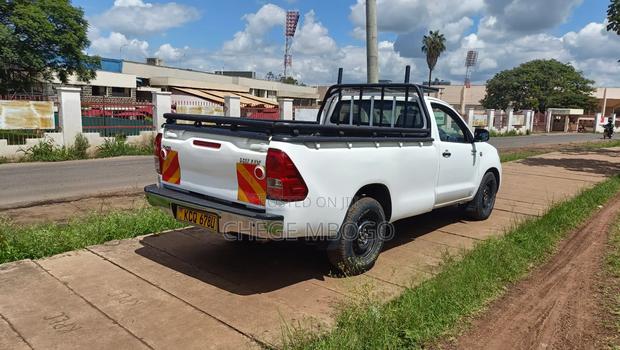 Toyota Hilux 2.5 D-4D SRX 2012 White