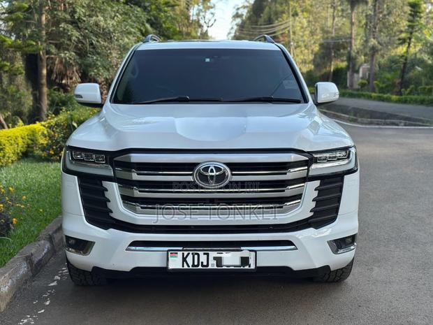 Toyota Land Cruiser 4.6 V8 ZX 2015 White