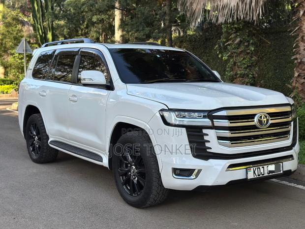 Toyota Land Cruiser 4.6 V8 ZX 2015 White