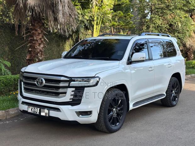 Toyota Land Cruiser 4.6 V8 ZX 2015 White