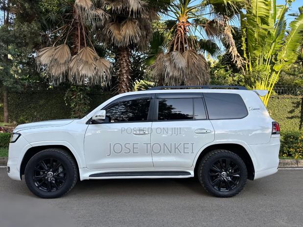 Toyota Land Cruiser 4.6 V8 ZX 2015 White