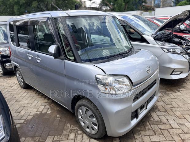 Daihatsu Tanto 2019 Silver