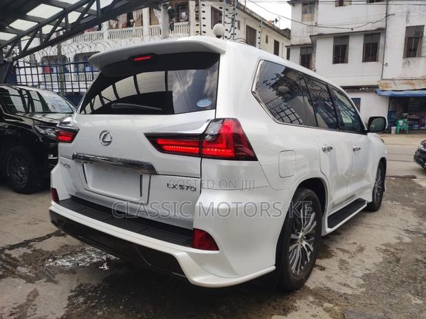Lexus LX 570 AWD 2020 White