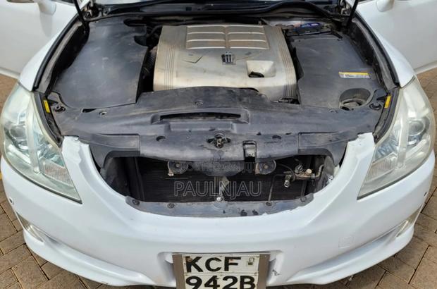 Toyota Crown 2009 White
