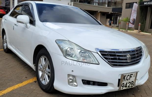 Toyota Crown 2009 White