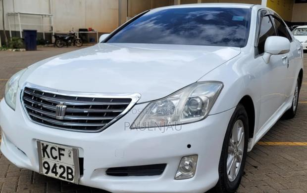 Toyota Crown 2009 White