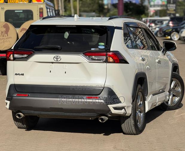 Toyota RAV4 2020 White