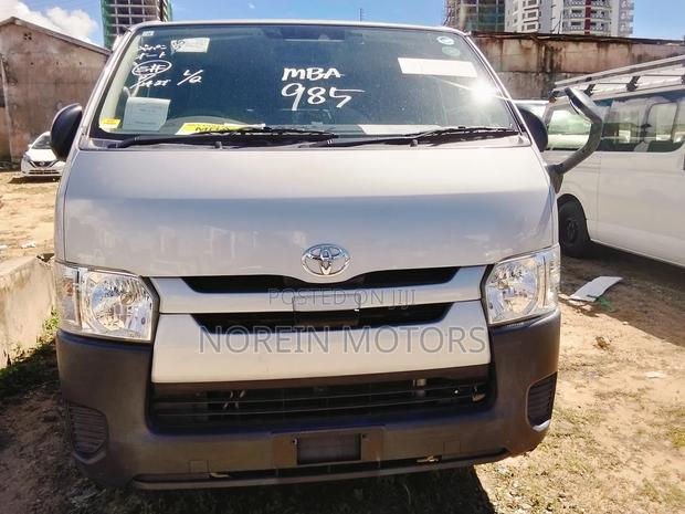 Toyota HiAce 2017 Pearl