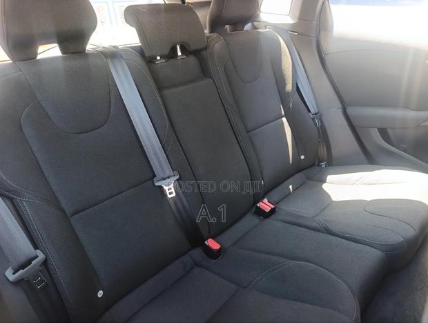 Volvo V40 2019 Blue