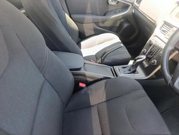 Volvo V40 2019 Blue