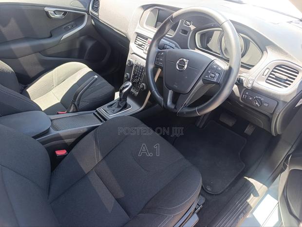 Volvo V40 2019 Blue
