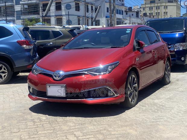Toyota Auris 2019 Red