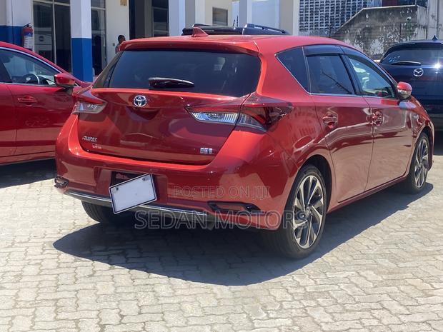 Toyota Auris 2019 Red