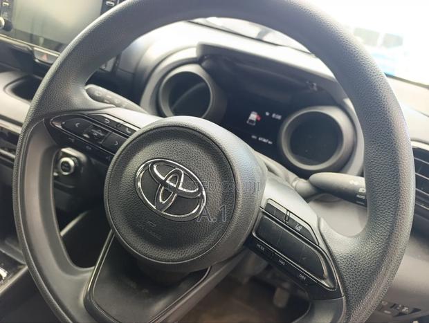 Toyota Yaris 2020 Gold