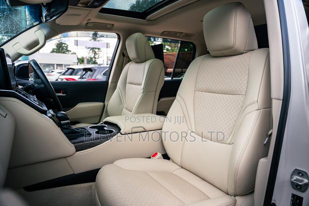 Toyota Land Cruiser LC300 2023 White