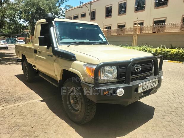 Toyota Land Cruiser 2013 Yellow