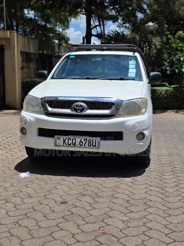 Toyota Hilux 2011 White