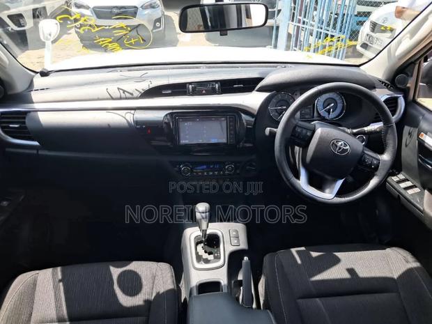 Toyota Hilux 2021 White