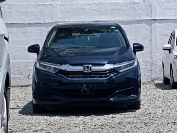 Honda Fit Shuttle 1.5 Hybrid 2WD 2018 Matt Black