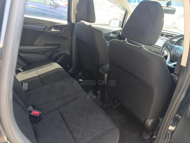 Honda Fit Shuttle 1.5 Hybrid 2WD 2018 Matt Black