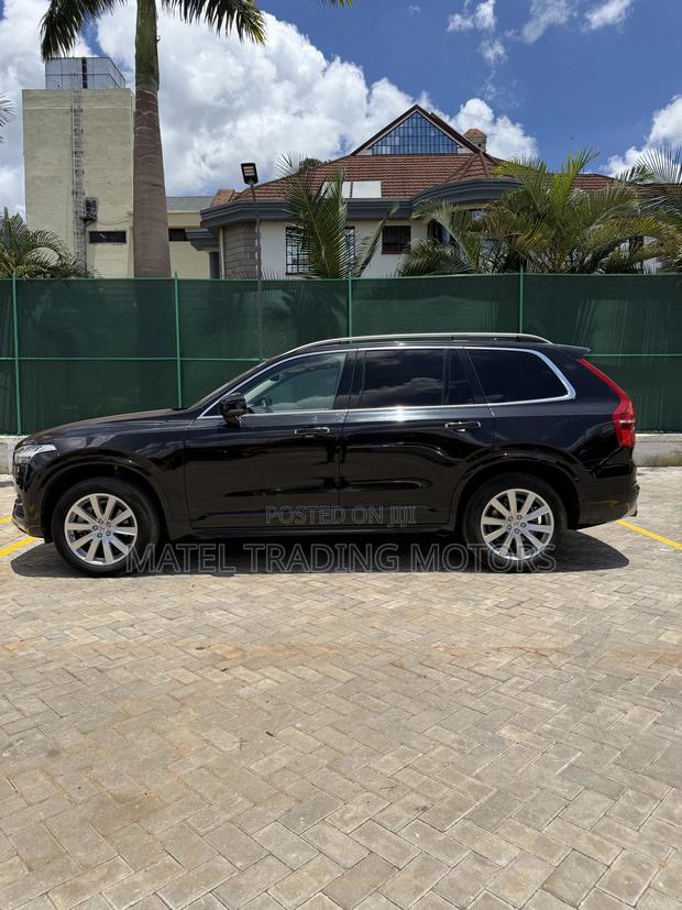 Volvo XC90 T5 Momentum AWD 2018 Black