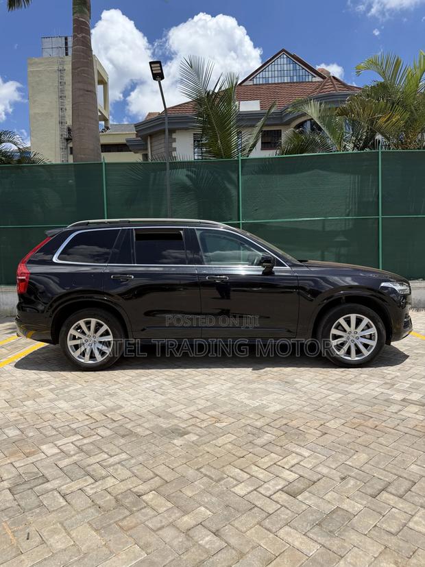 Volvo XC90 T5 Momentum AWD 2018 Black