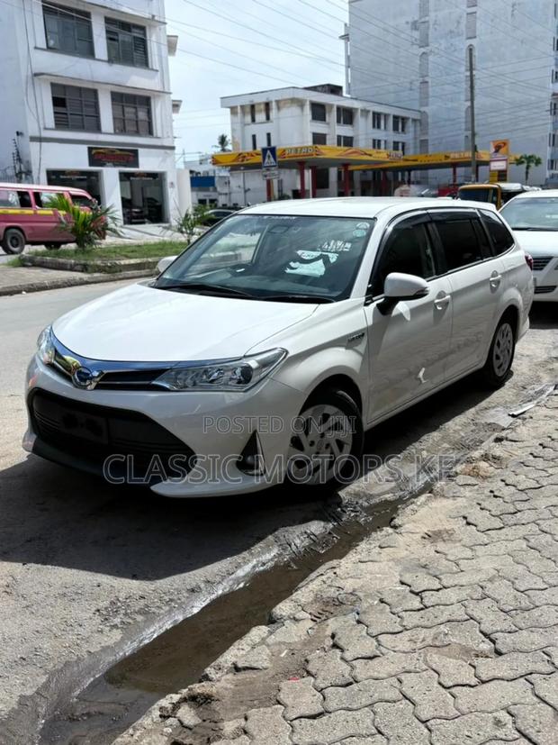 Toyota Corolla Fielder 1.5 Hybrid FWD 2020 Pearl