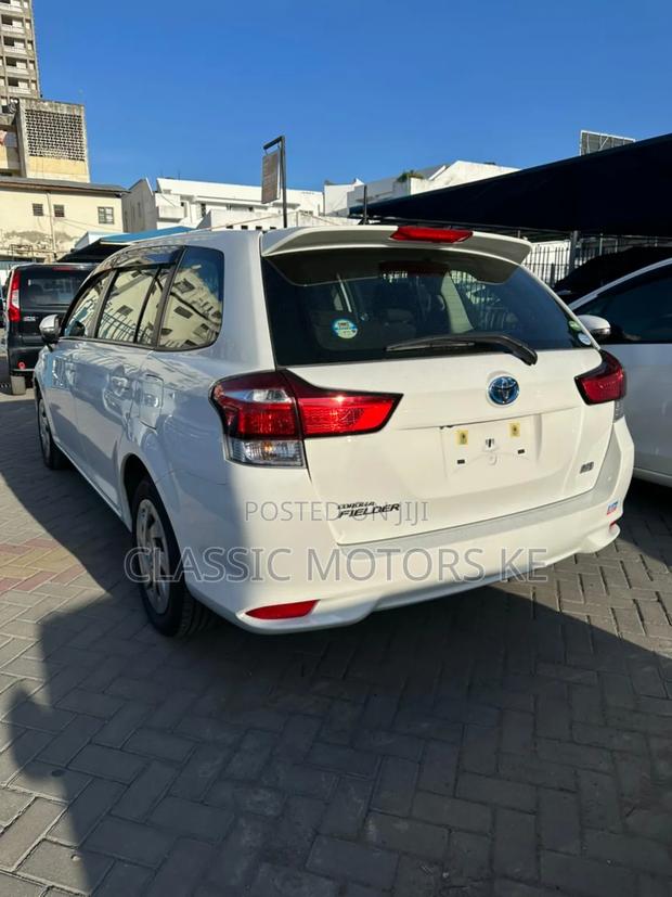 Toyota Corolla Fielder 1.5 Hybrid FWD 2020 Pearl