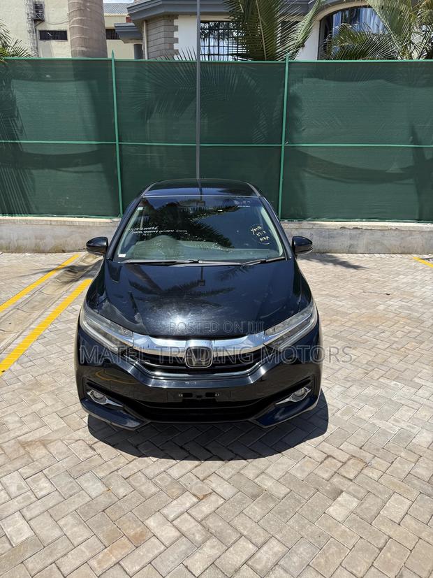 Honda Fit Shuttle 1.5 Hybrid 2WD 2018 Black