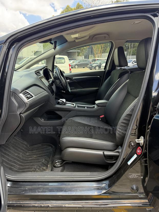 Honda Fit Shuttle 1.5 Hybrid 2WD 2018 Black