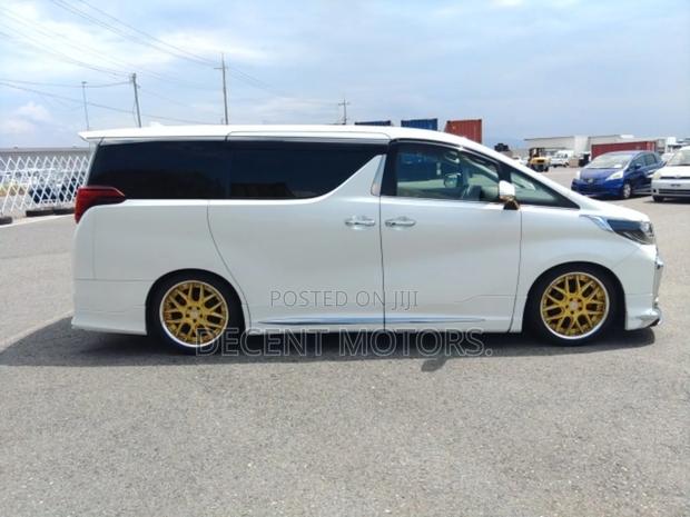 Toyota Alphard 2.5 Petrol AWD 2019 White