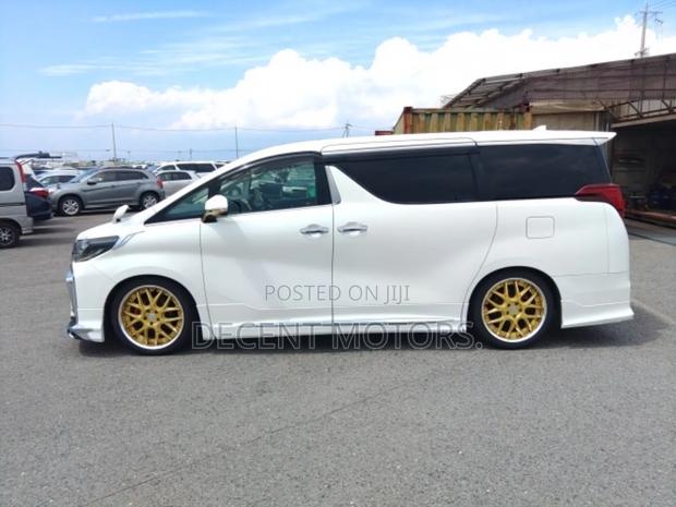 Toyota Alphard 2.5 Petrol AWD 2019 White