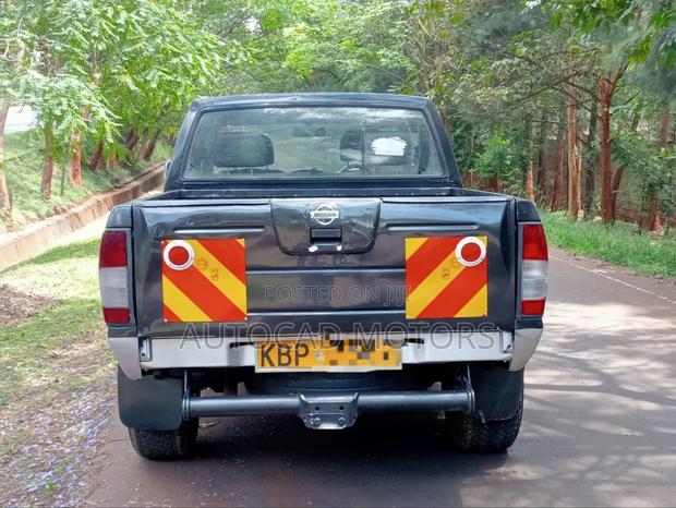 Nissan DoubleCab 2005 Silver