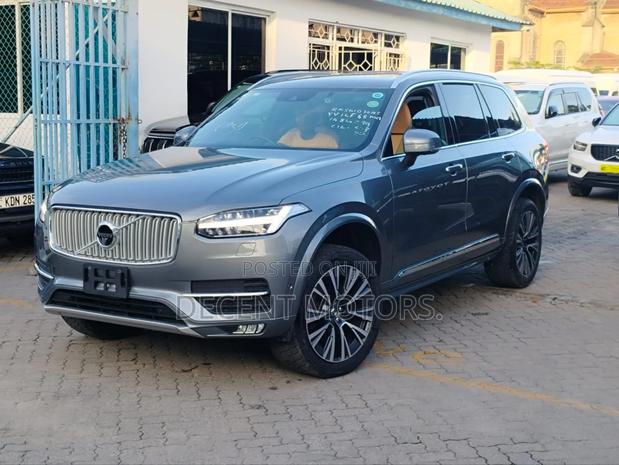 Volvo XC90 T5 Momentum AWD 2019 Blue