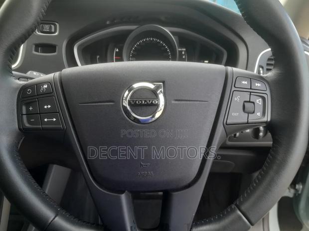 Volvo V40 2019 Blue