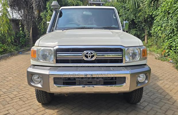 Toyota Land Cruiser 76 Series 2017 Beige
