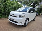 Toyota Voxy 2010 White for sale