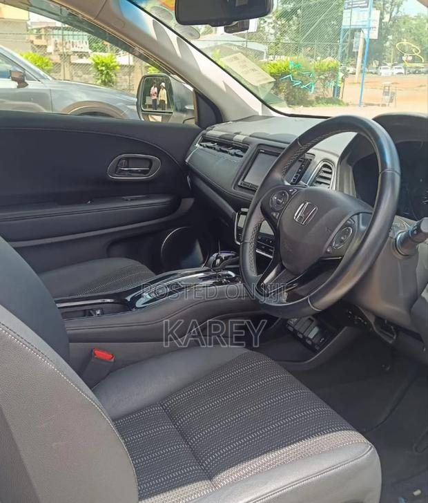 Honda Vezel 2018 White