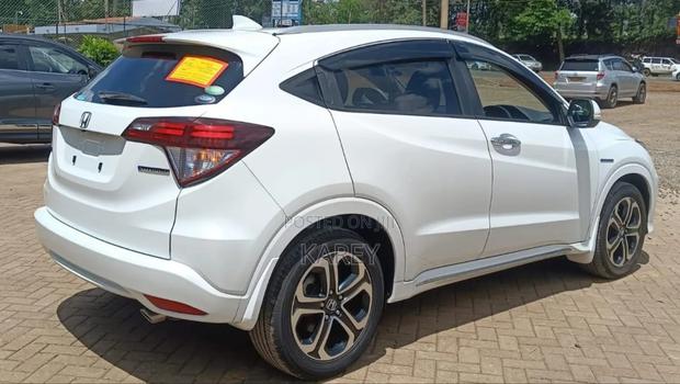 Honda Vezel 2018 White