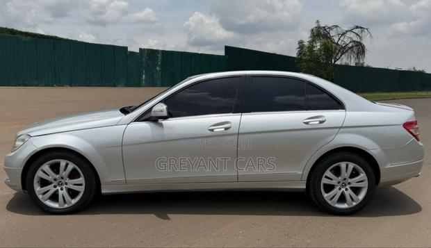 Mercedes-Benz C200 2010 Silver