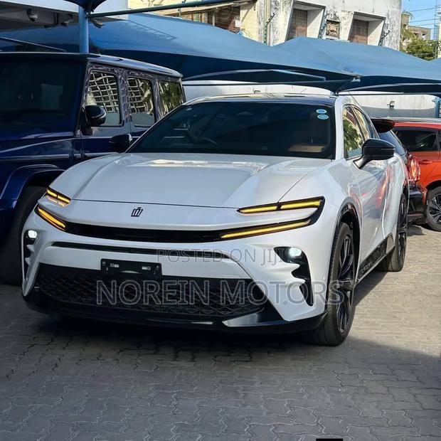 Toyota Crown 2024 White