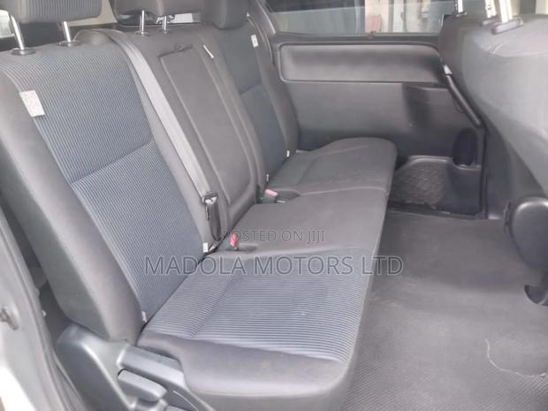 Toyota Noah 2.0 AWD (8 Seater) 2017 Gray