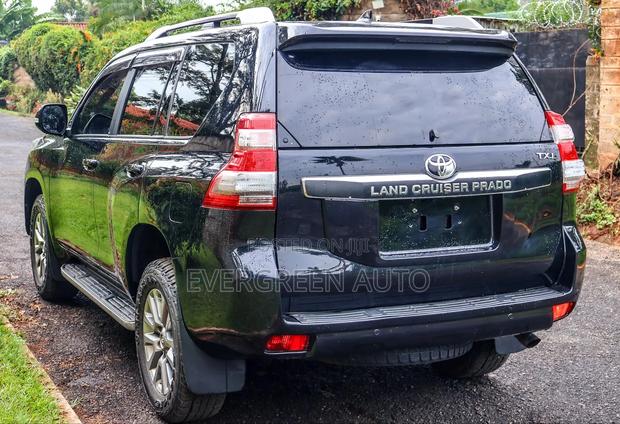 Toyota Land Cruiser Prado 2.8 2017 Black